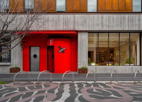 The StandardX, Melbourne is a boutique hotel located in the heart of Fitzroy.